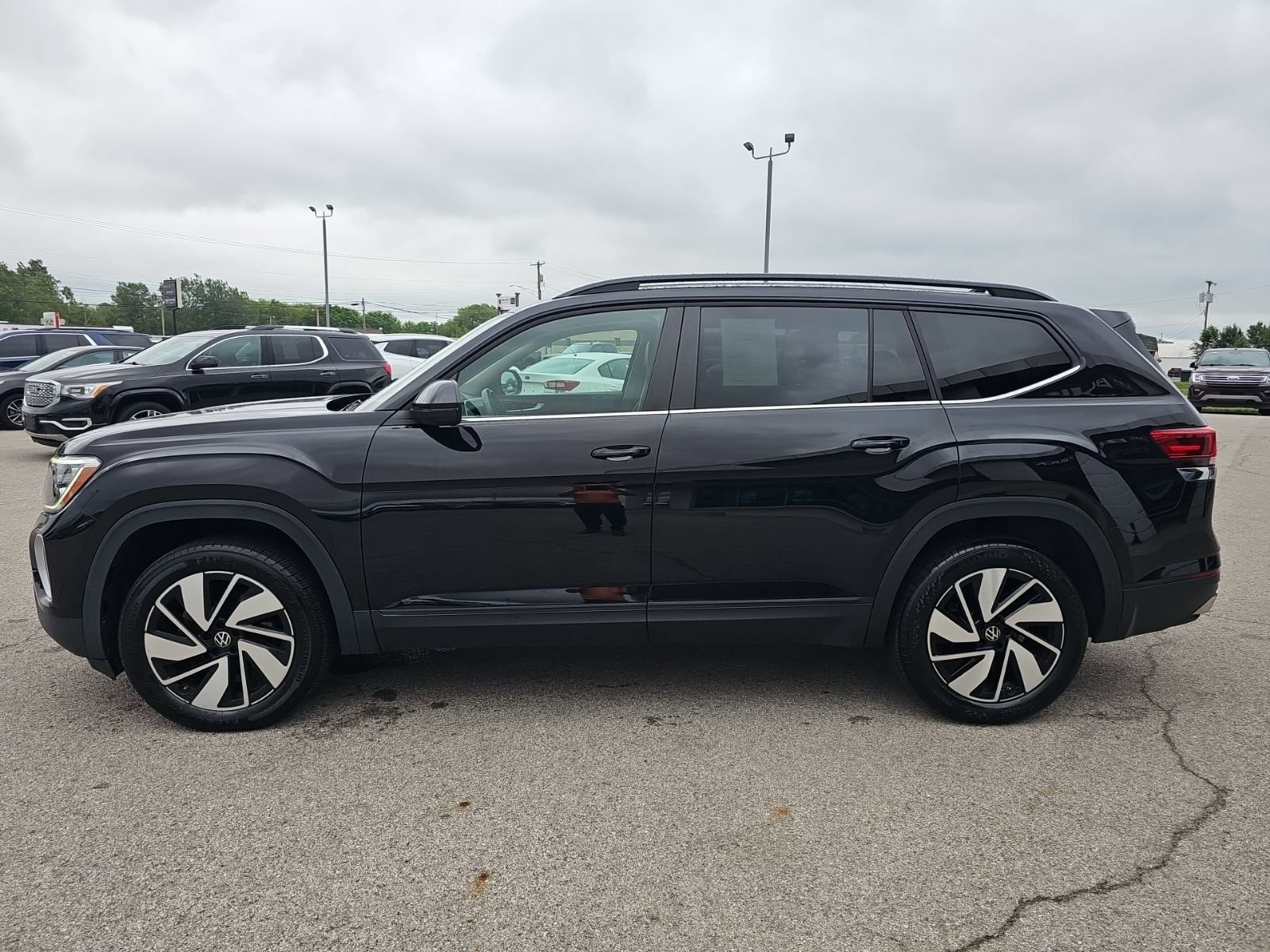 Used 2024 Volkswagen Atlas SE FWD image 4