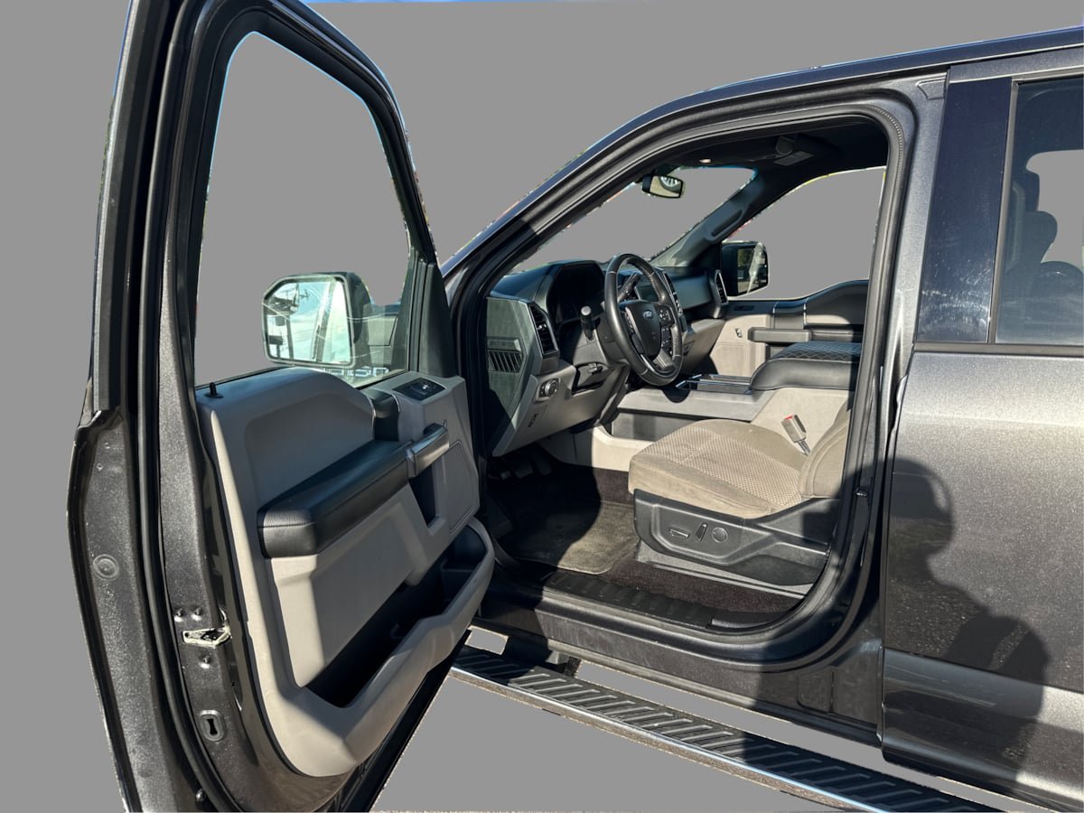 Used 2017 Ford F150 XLT w/ Equipment Group 302A Luxury AWD/4WD image 23