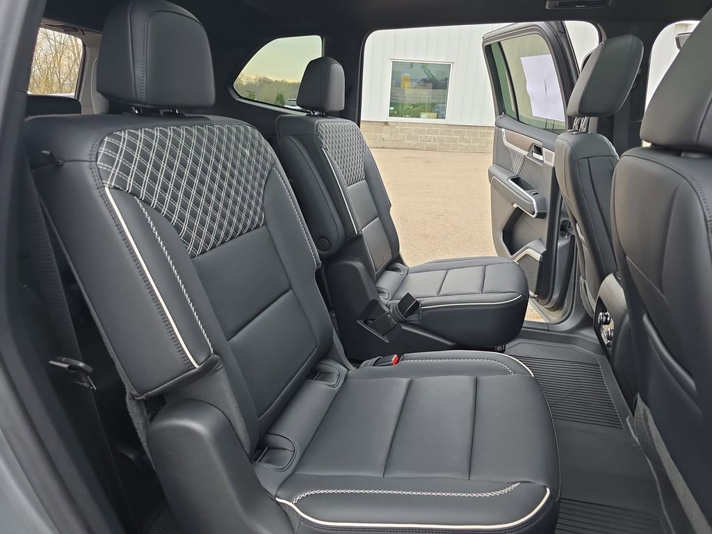 Used 2024 GMC Acadia Denali w/ Super Cruise Package image 11