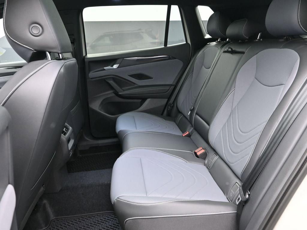 New 2026 Volkswagen Tiguan SE R-Line image 9