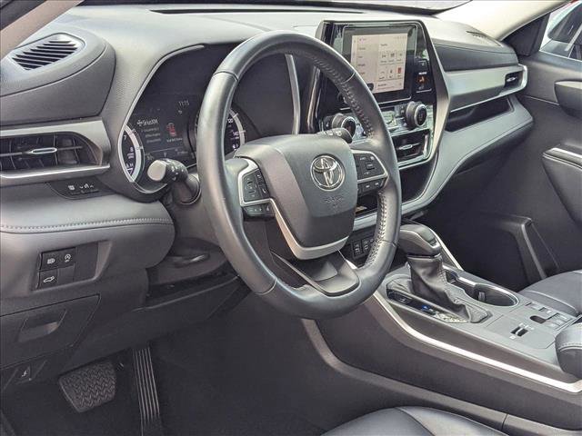 Used 2023 Toyota Highlander XLE image 9