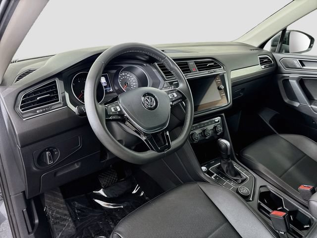 Certified 2020 Volkswagen Tiguan SE w/ Panoramic Sunroof Package AWD/4WD image 9