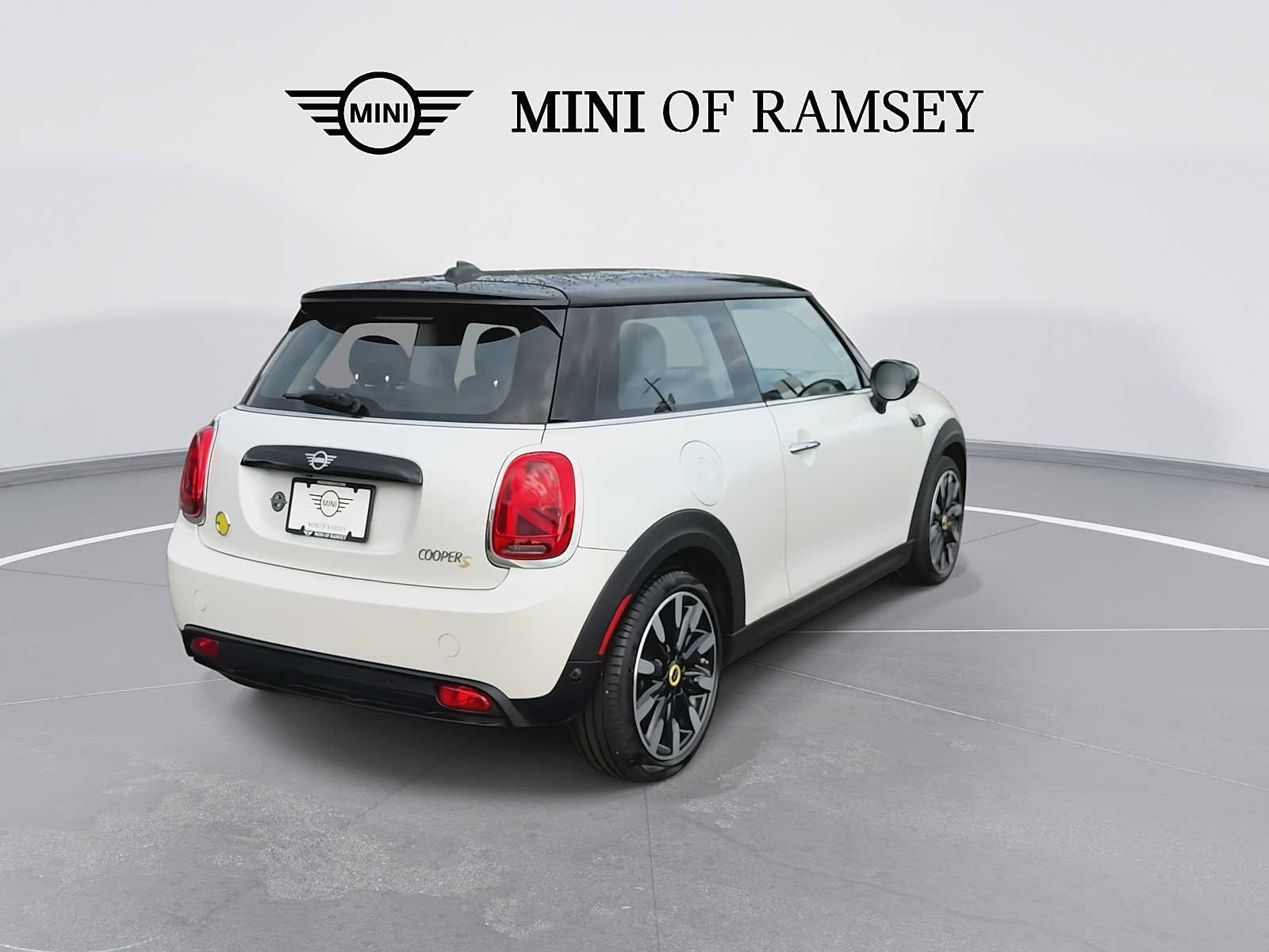 Used 2024 MINI Cooper SE FWD image 8