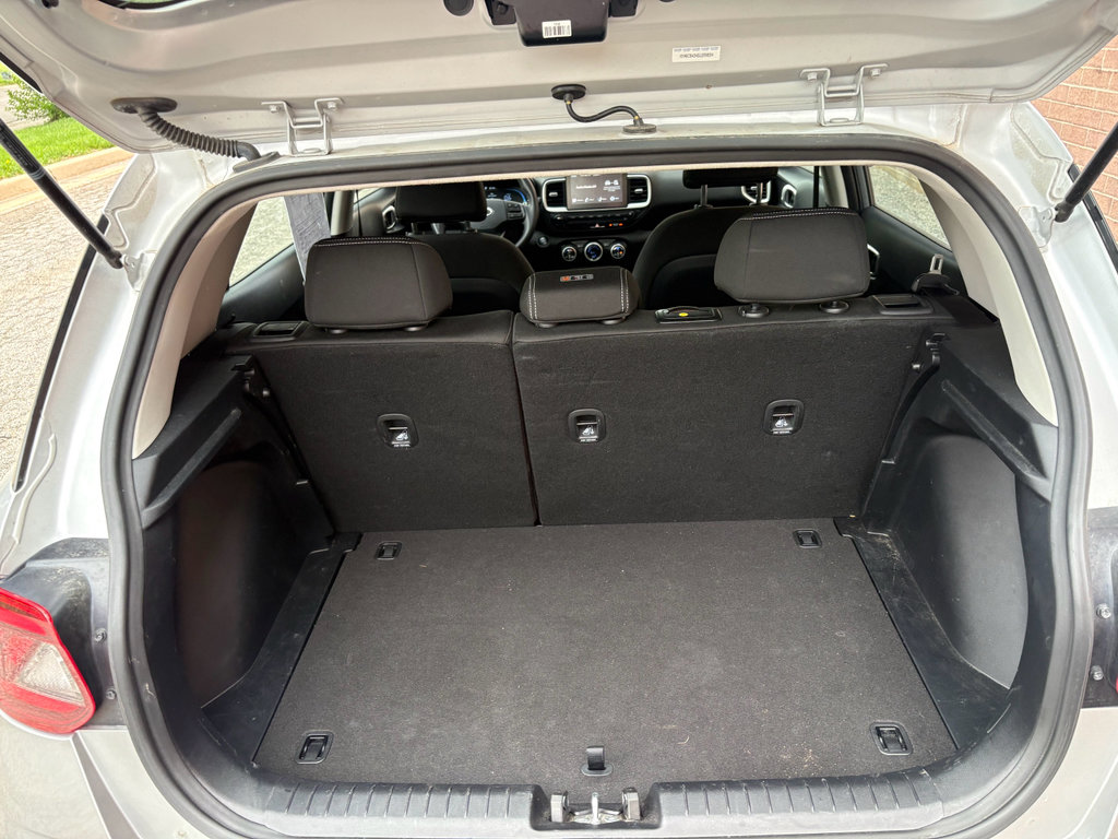 Used 2025 Hyundai Venue SEL FWD image 20