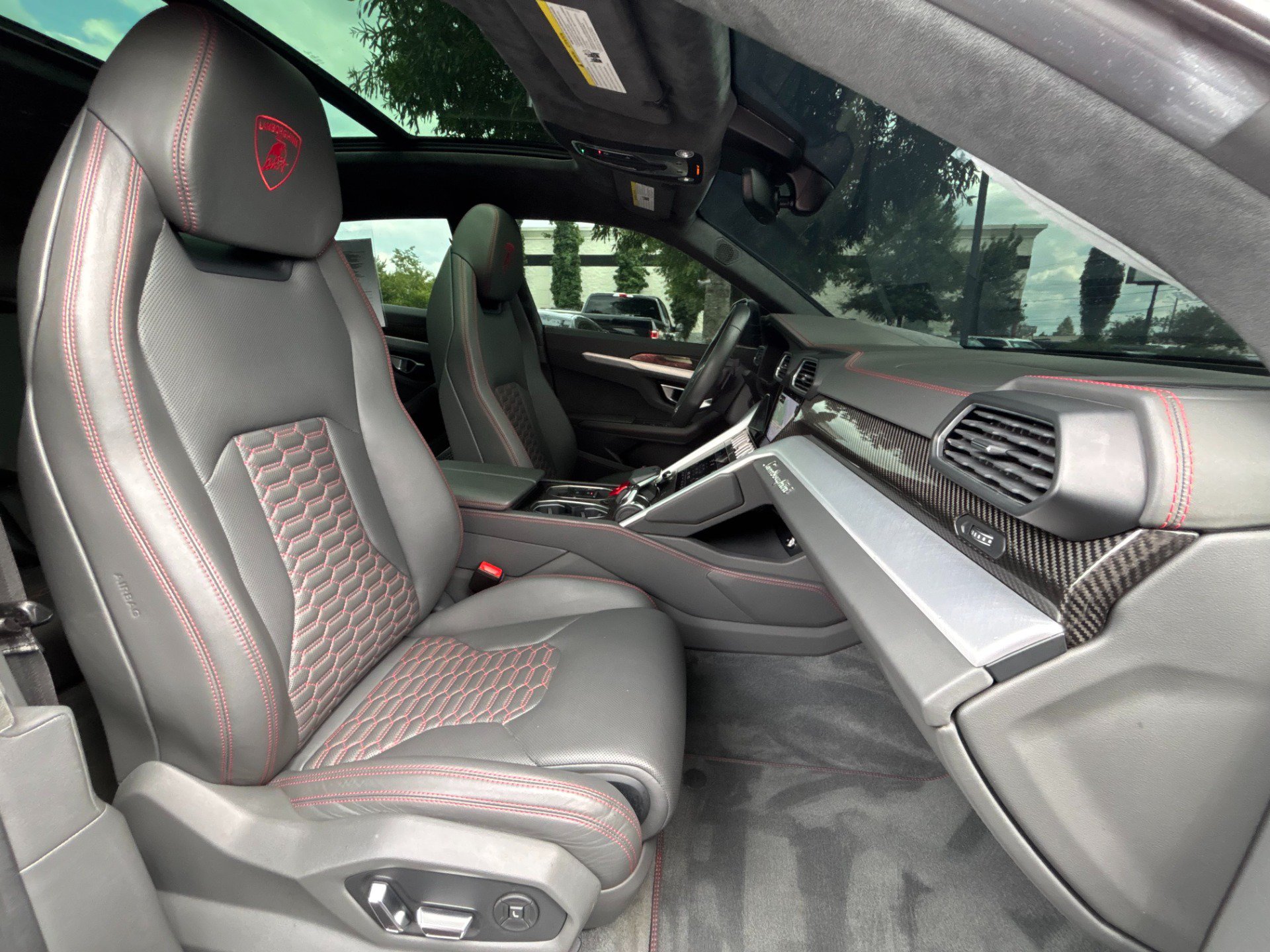 Used 2020 Lamborghini Urus AWD/4WD image 27