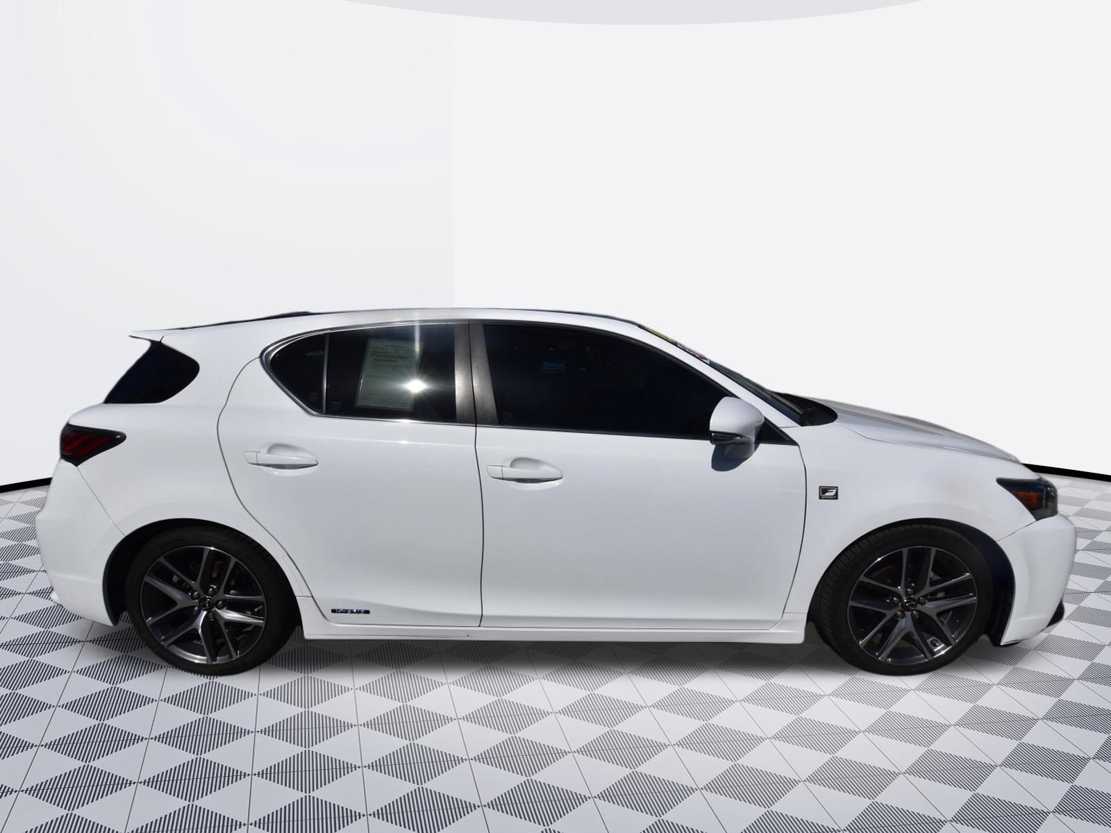 Used 2016 Lexus CT 200h w/ Navigation Package FWD image 5