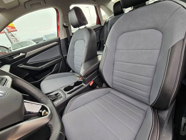 Used 2025 Volkswagen Jetta SE w/ Sunroof Package image 20