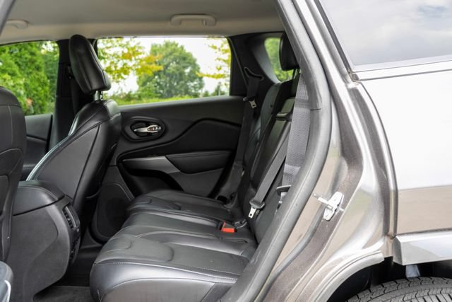 Used 2019 Jeep Cherokee Overland w/ Technology Group AWD/4WD image 55