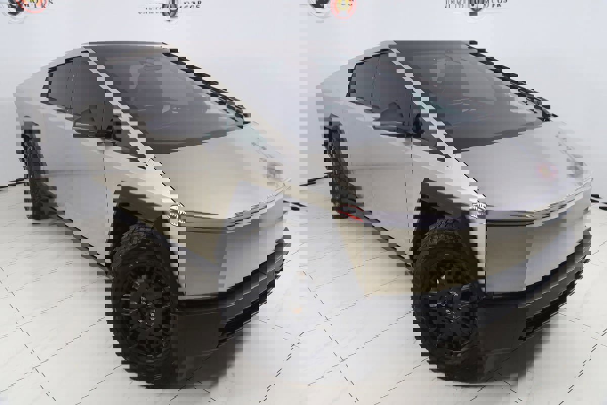 Used 2024 Tesla Cybertruck AWD Crew Cab image 20