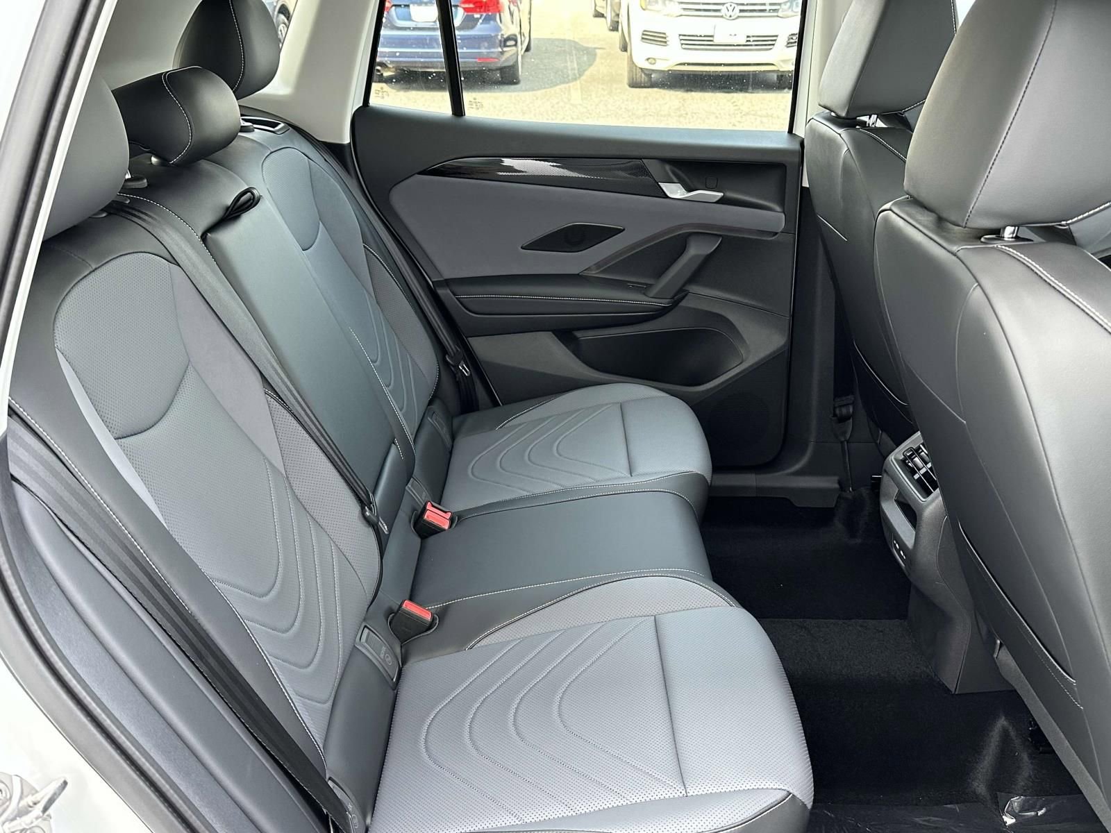 New 2025 Volkswagen Tiguan SE image 15