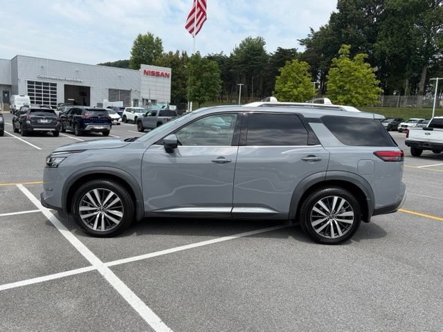 Certified 2022 Nissan Pathfinder Platinum w/ Cargo Package AWD/4WD image 4