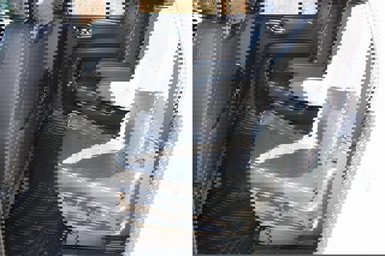 Used 2021 Chevrolet Tahoe Premier w/ Premium Package image 6