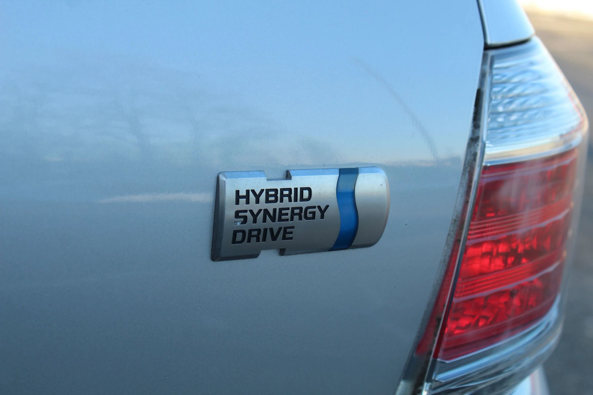 Used 2011 Toyota Highlander Hybrid w/ Cold Weather Pkg image 40