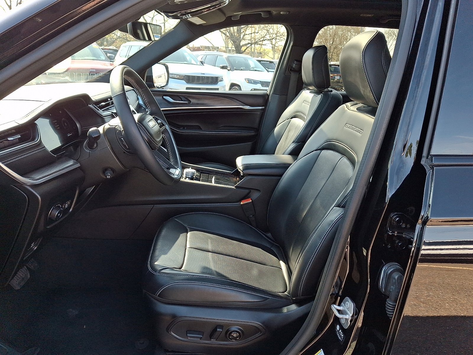 Used 2023 Jeep Grand Cherokee Overland AWD/4WD image 13
