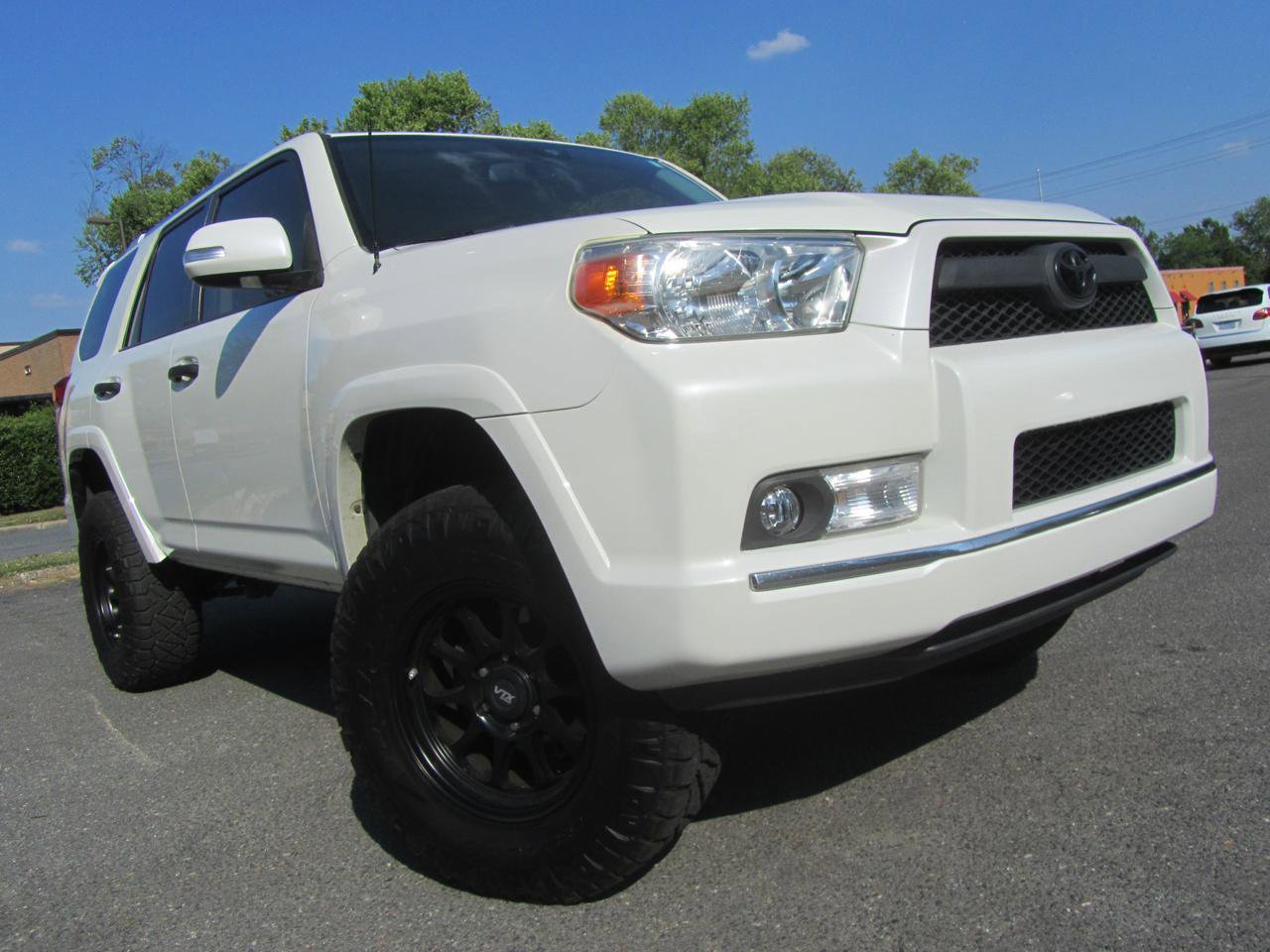 Used 2011 Toyota 4Runner SR5 AWD/4WD image 2