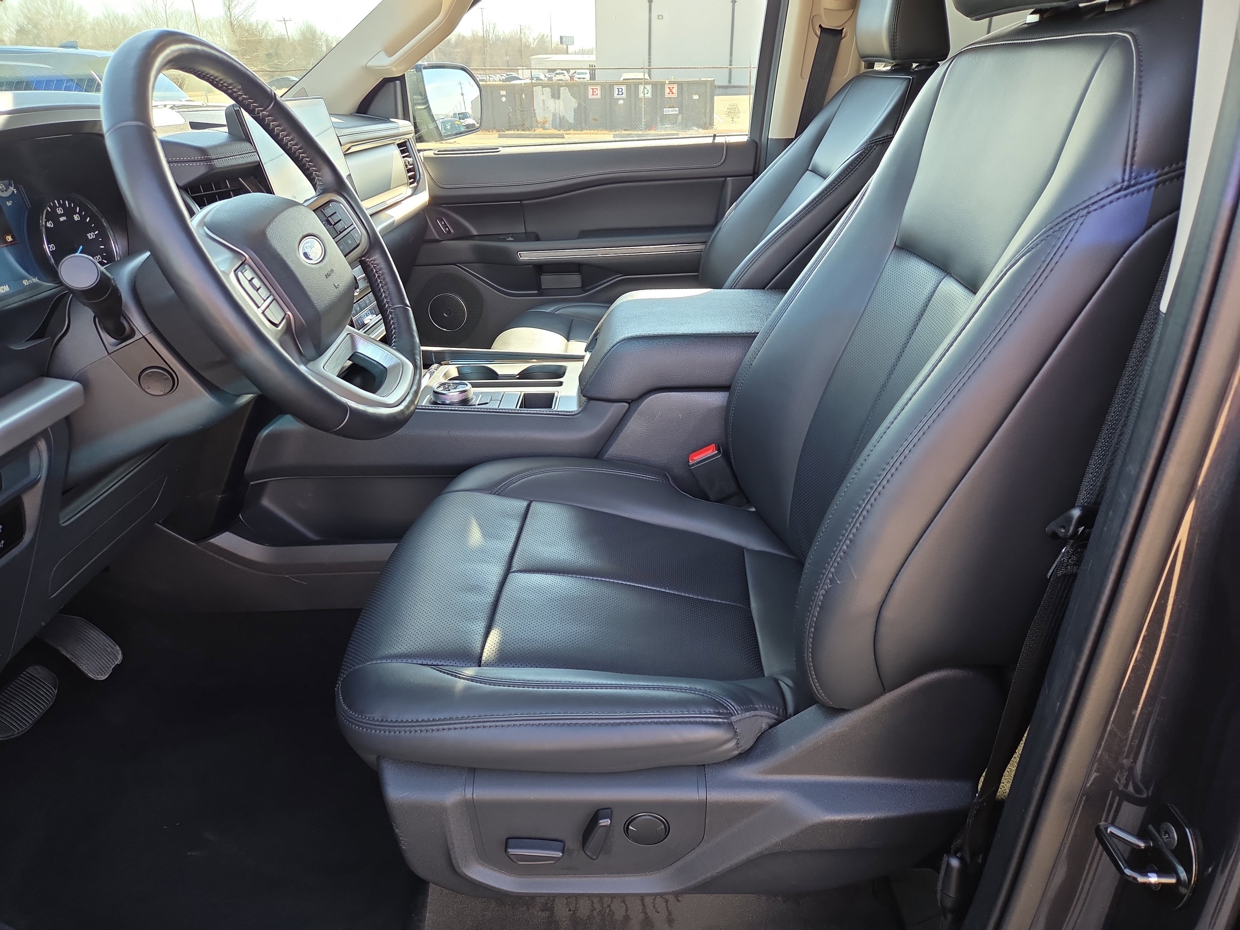 Used 2024 Ford Expedition Max XLT image 5