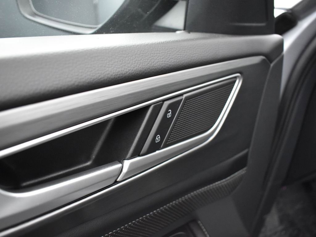 Used 2024 Volkswagen Atlas Cross Sport SE image 10