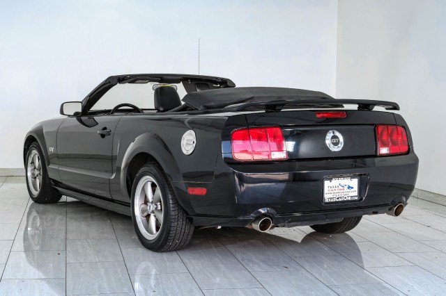 Used 2006 Ford Mustang GT RWD image 8