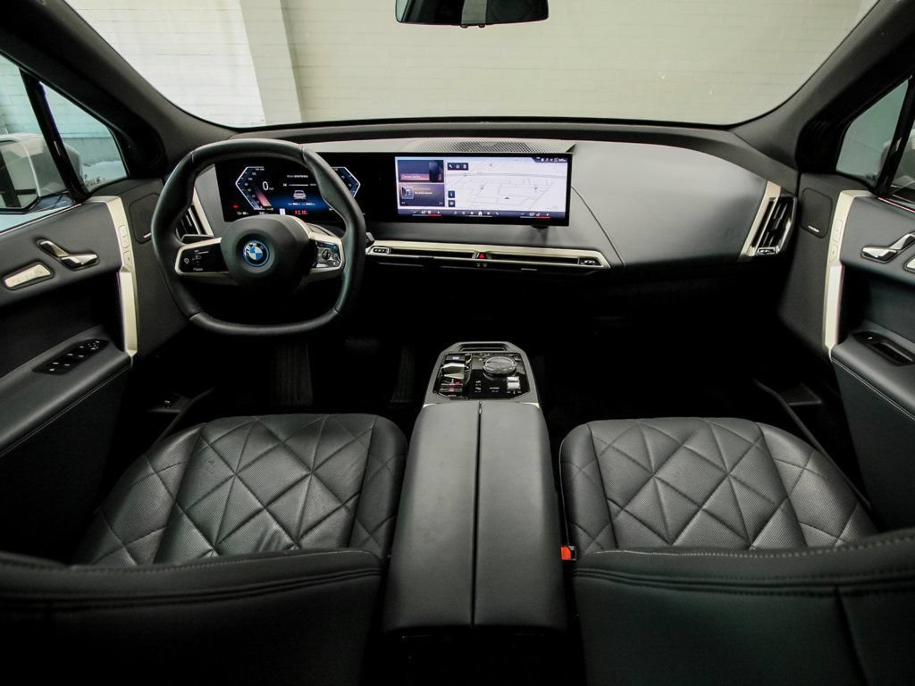Used 2024 BMW iX xDrive50 w/ Premium Package AWD/4WD image 15