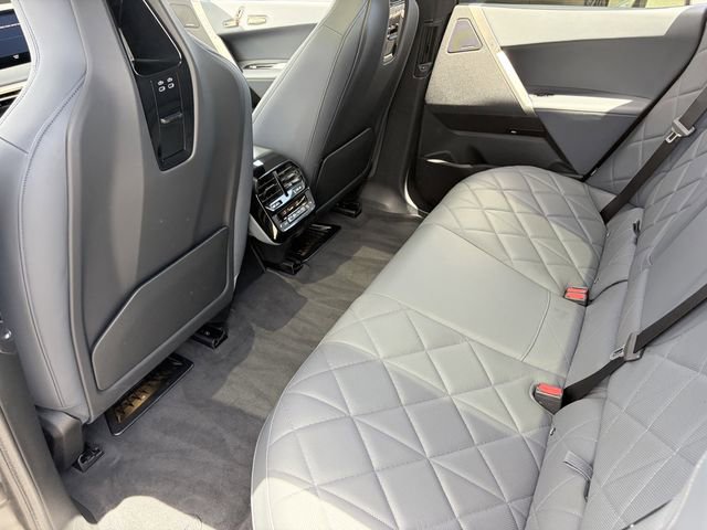 Certified 2023 BMW iX xDrive50 w/ Premium Package AWD/4WD image 18
