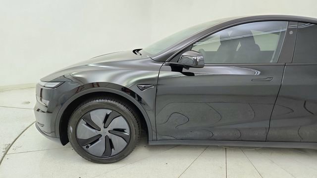 Used 2026 Tesla Model Y Long Range image 9