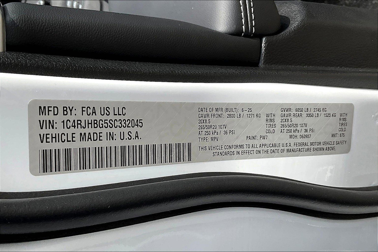 New 2025 Jeep Grand Cherokee Limited w/ Black Appearance Package image 13