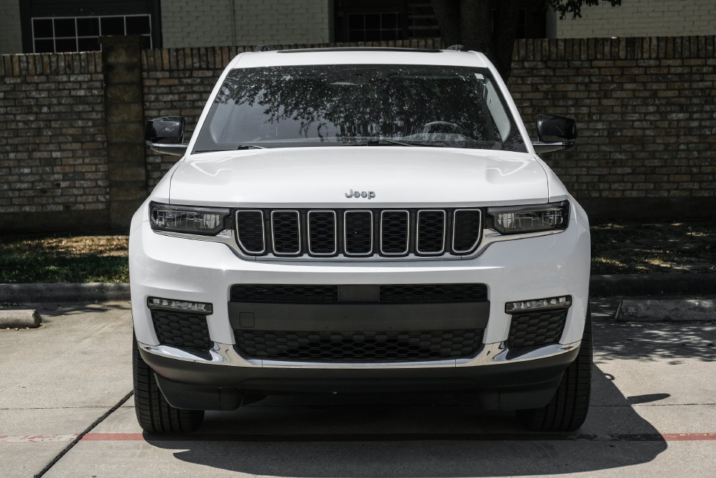 Used 2023 Jeep Grand Cherokee L Limited AWD/4WD image 11
