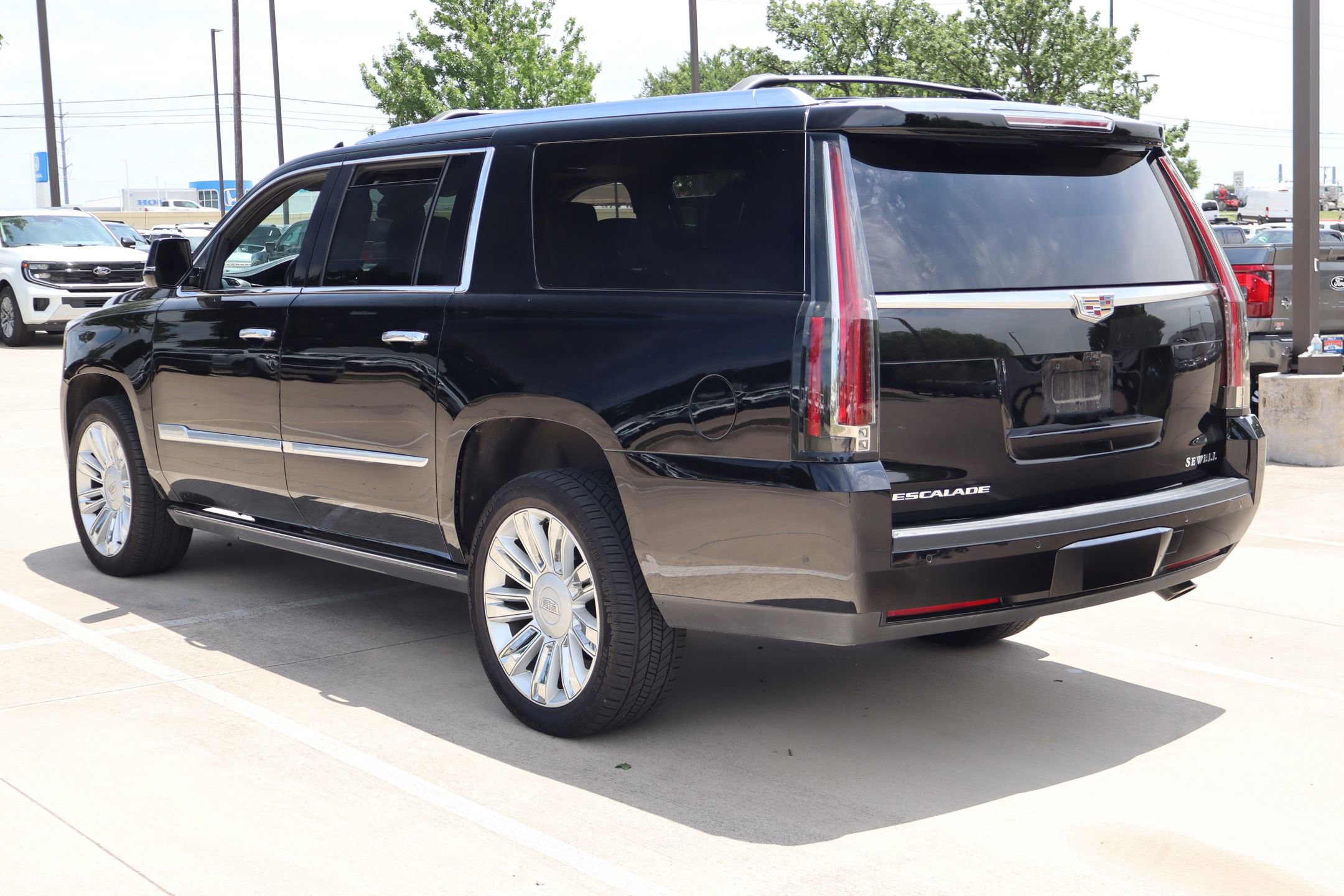 Used 2020 Cadillac Escalade ESV Platinum AWD/4WD image 5