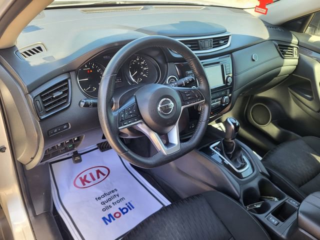 Used 2020 Nissan Rogue SV image 11