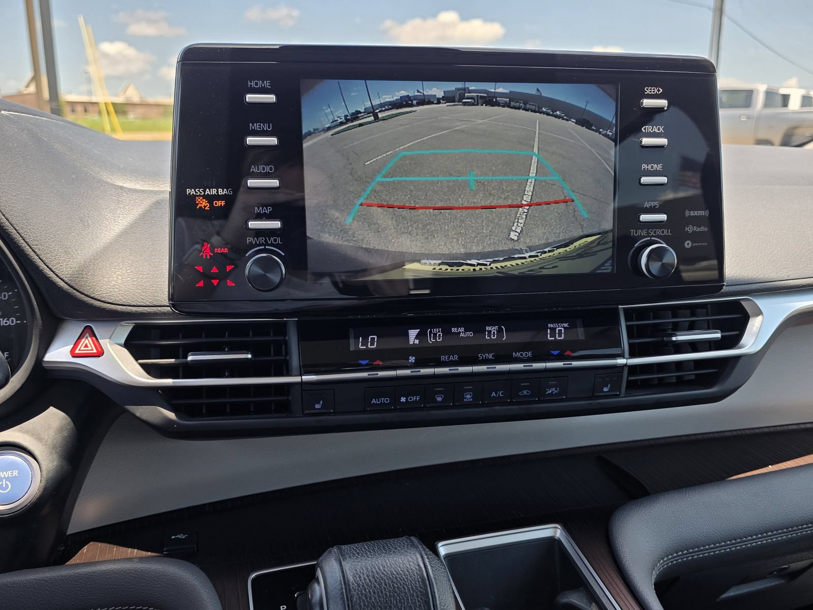 Used 2021 Toyota Sienna XLE FWD image 13