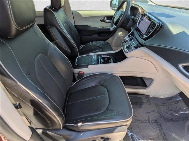 Used 2023 Chrysler Pacifica Limited FWD image 21