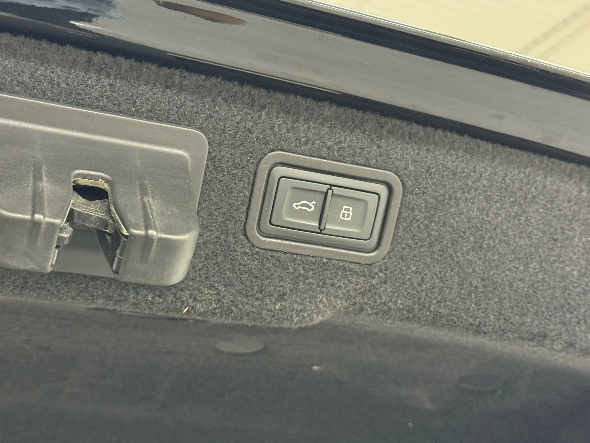 Used 2019 Audi A8 L 3.0T w/ Executive Package image 38