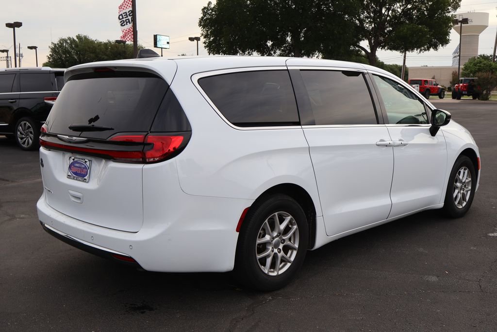Used 2024 Chrysler Pacifica Touring-L FWD image 13