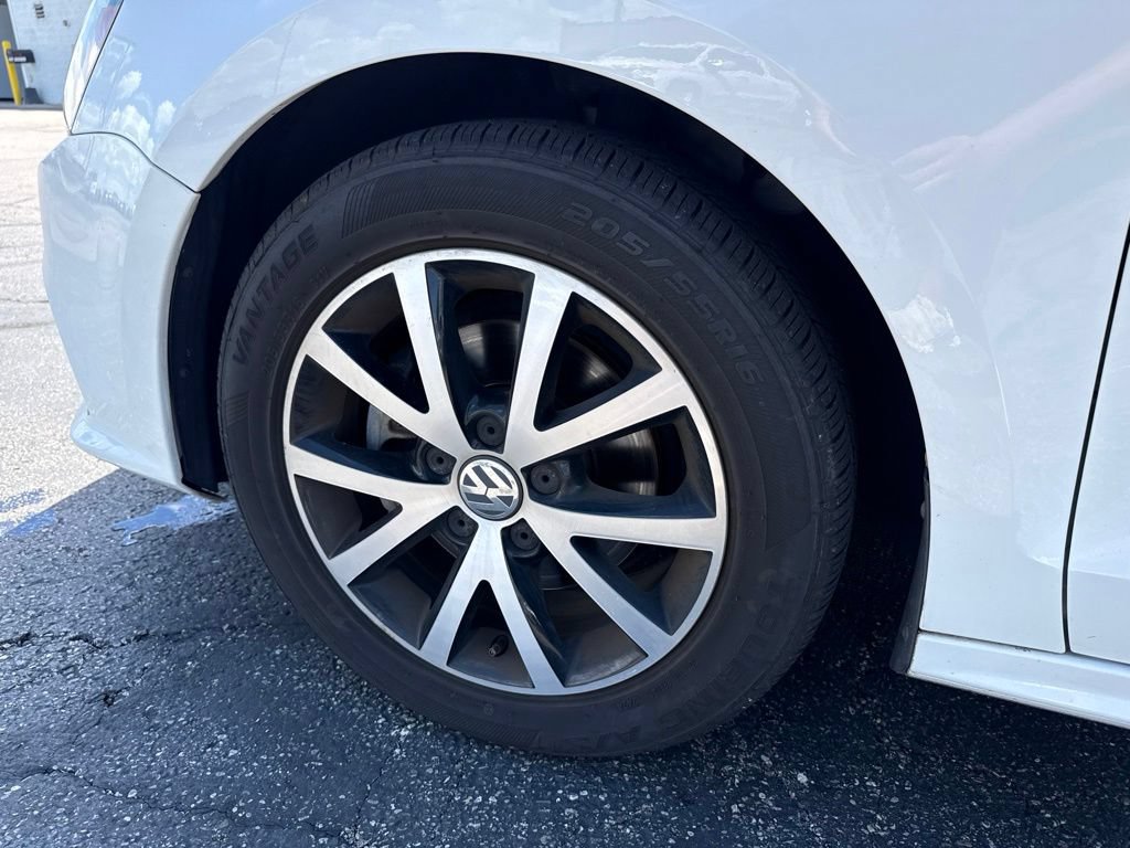 Used 2017 Volkswagen Jetta SE FWD image 6