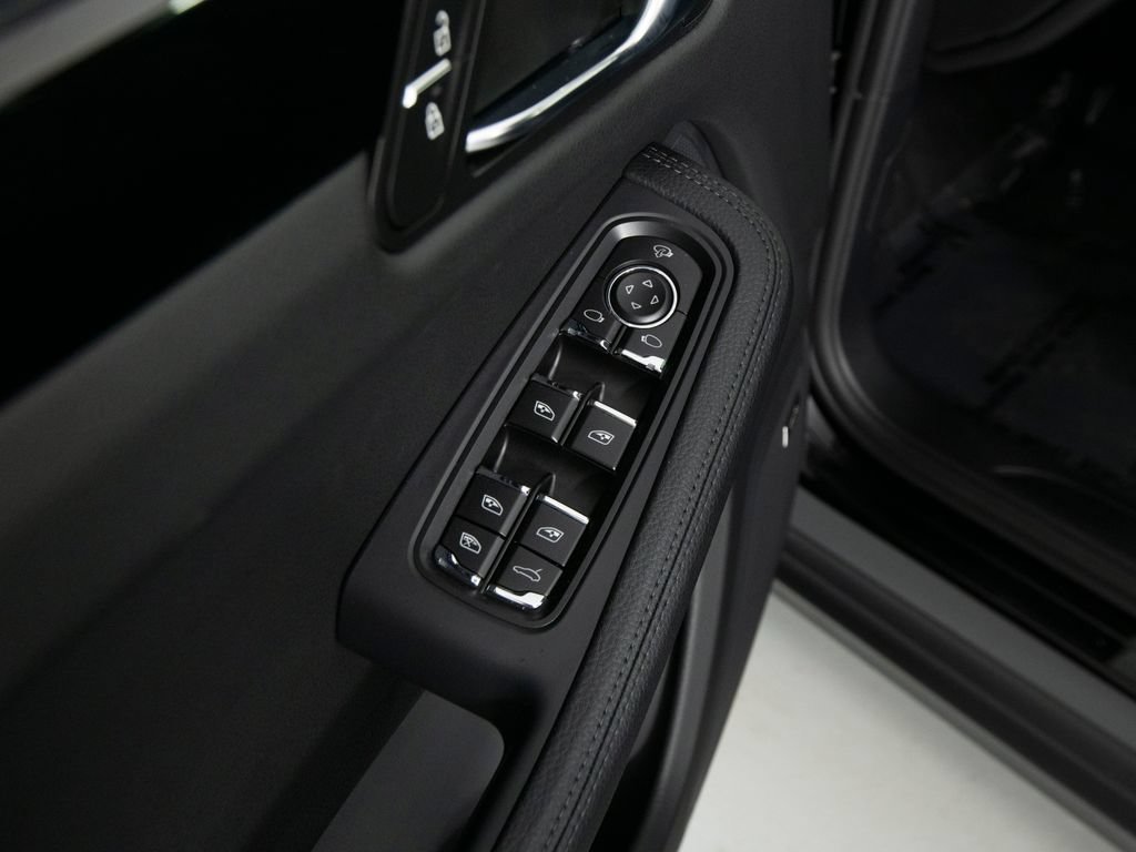 New 2026 Porsche Macan AWD/4WD image 21