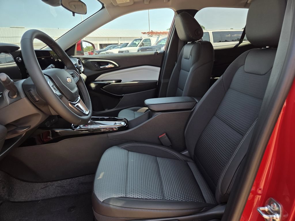 New 2026 Chevrolet Trax LT w/ LT Convenience Package FWD image 15