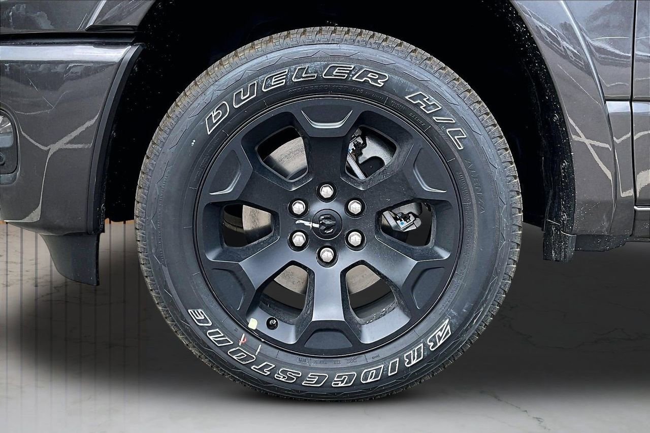 New 2026 RAM 1500 4x4 Crew Cab image 31