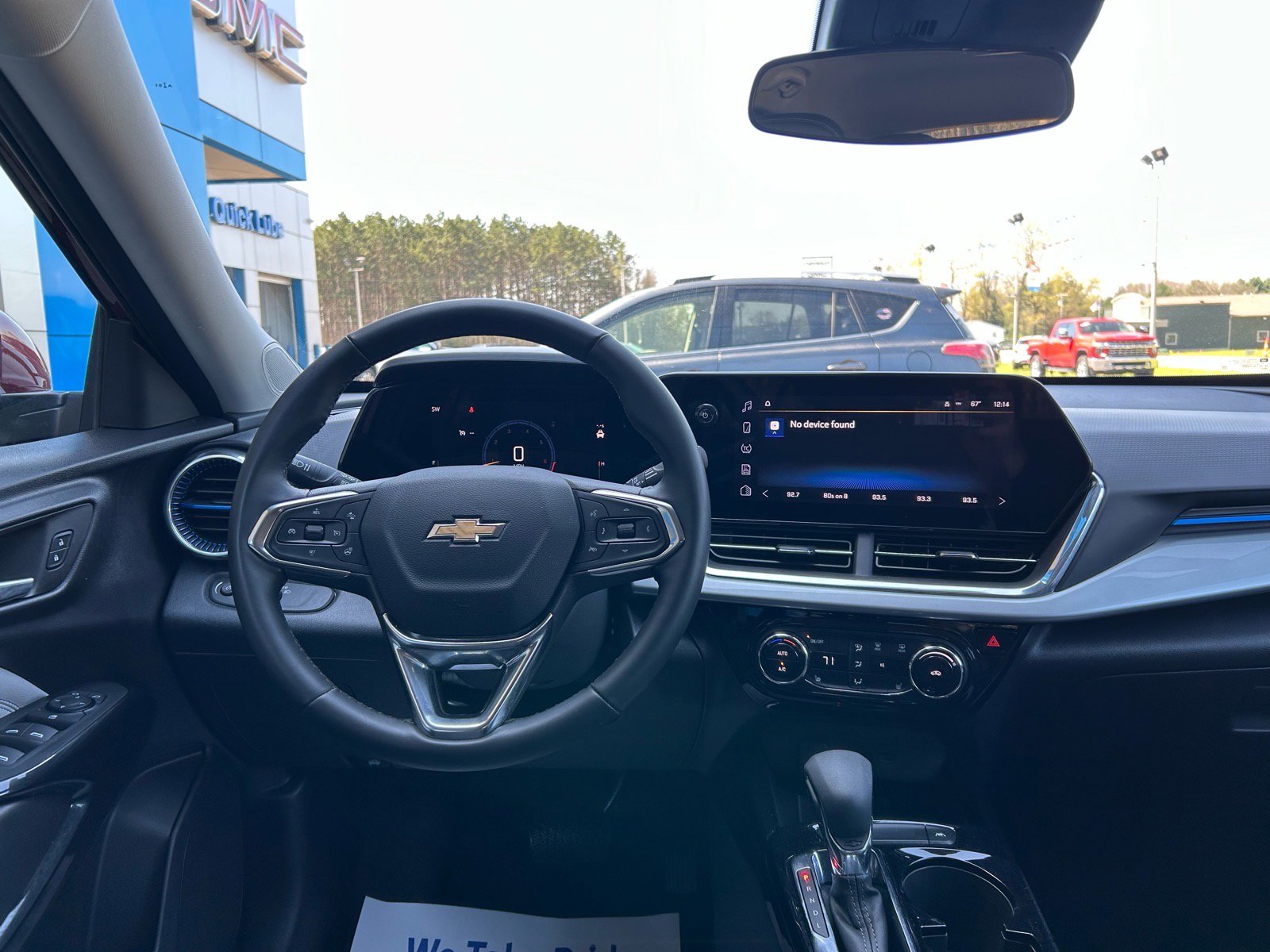 Used 2025 Chevrolet Trax LT w/ LT Convenience Package FWD image 11