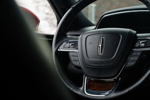 Used 2017 Lincoln Continental Select w/ Technology Package image 39