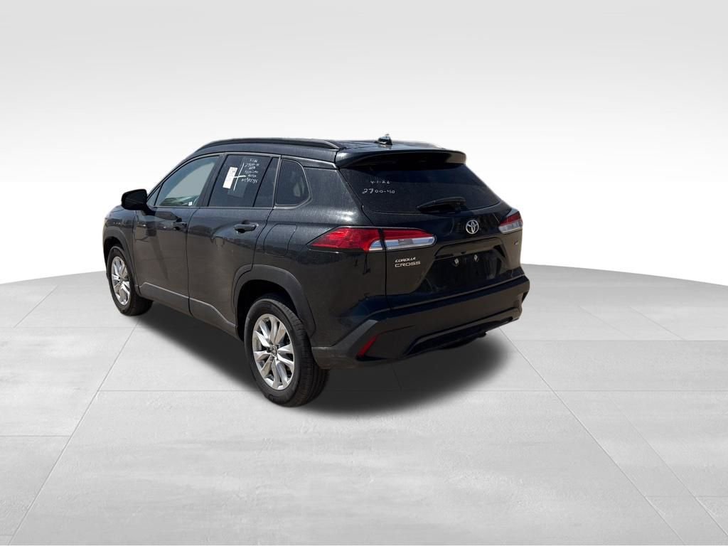 Used 2025 Toyota Corolla Cross LE image 6