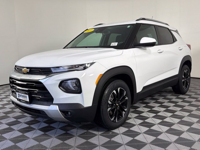 Used 2021 Chevrolet TrailBlazer LT w/ Convenience Package FWD image 2