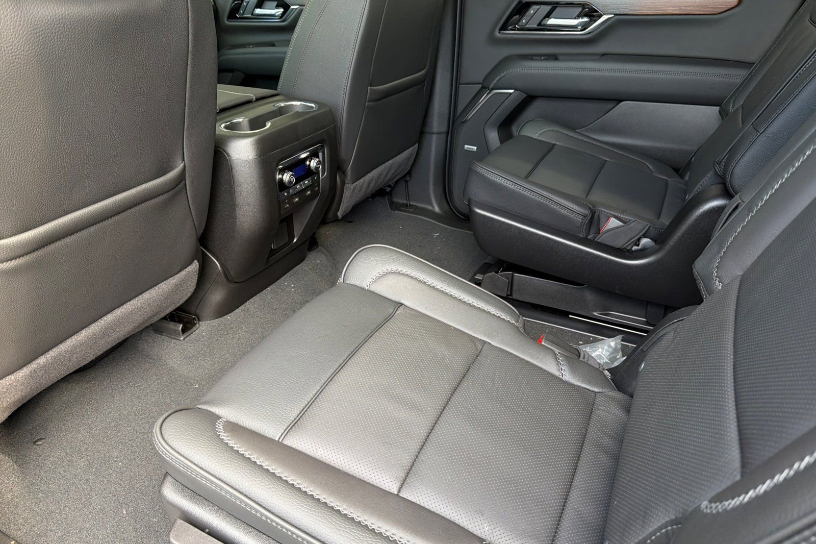 New 2026 GMC Yukon XL Denali w/ Denali Reserve Package image 12