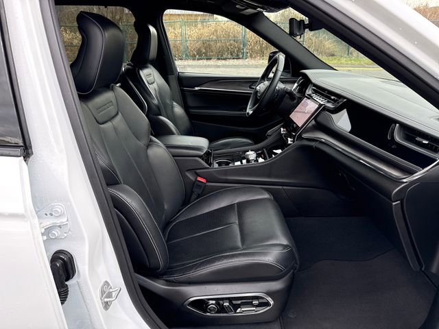 Used 2022 Jeep Grand Cherokee Overland w/ Advanced Protech Group III image 8