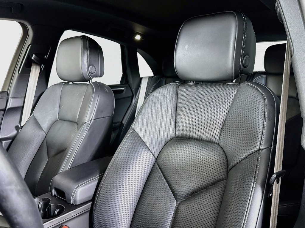 Certified 2023 Porsche Macan S AWD/4WD image 5
