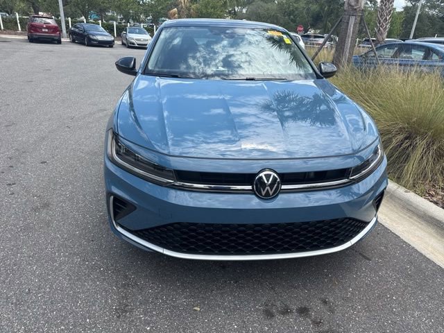 Used 2025 Volkswagen Jetta SE FWD image 3