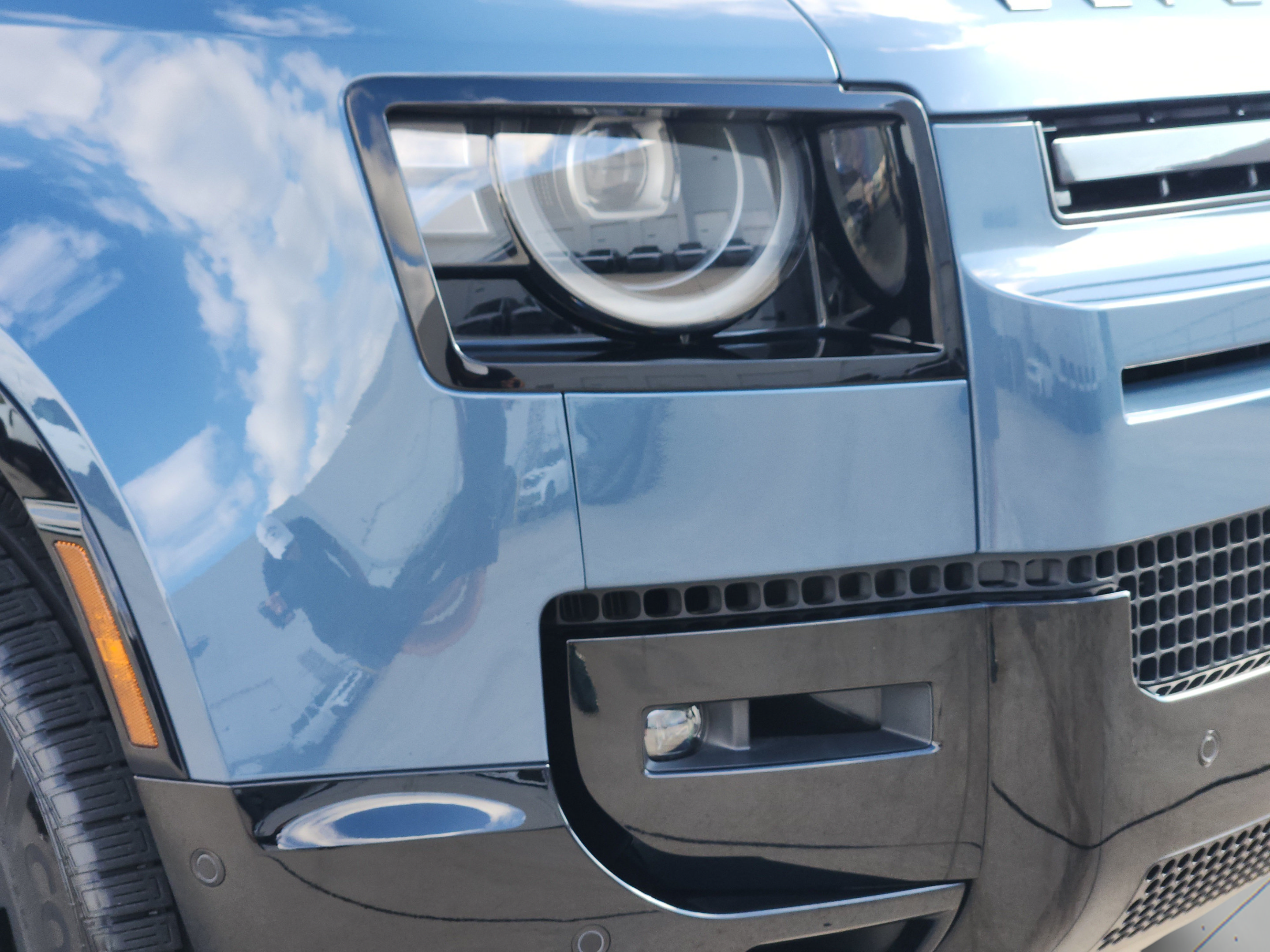 New 2026 Land Rover Defender 110 X-Dynamic SE AWD/4WD image 30