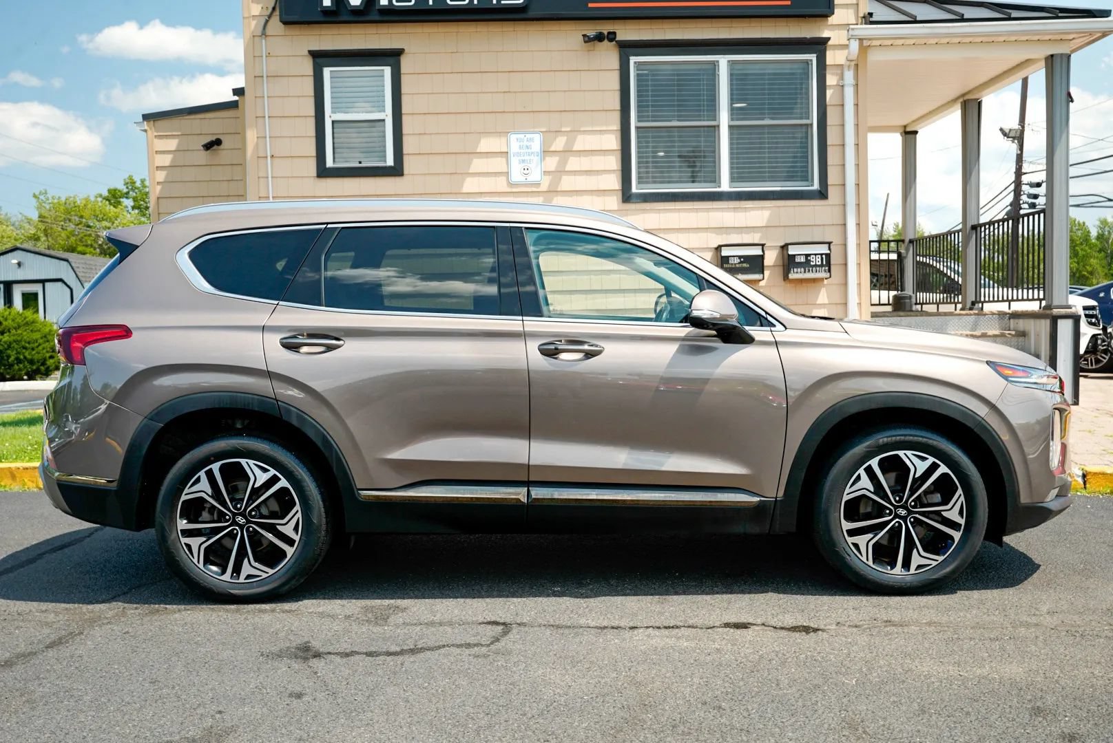 Used 2020 Hyundai Santa Fe Limited AWD/4WD image 4