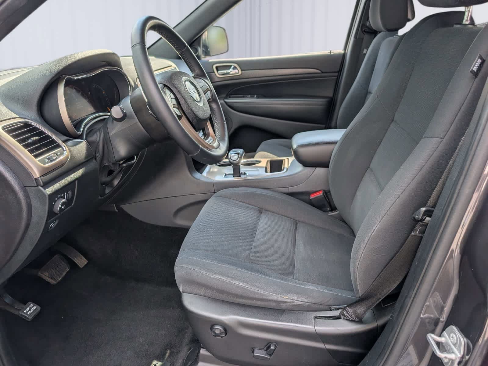 Used 2015 Jeep Grand Cherokee Laredo w/ Quick Order Package 23E AWD/4WD image 13