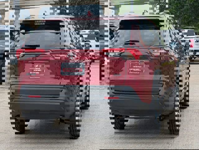 Used 2025 Toyota RAV4 XLE Premium image 4