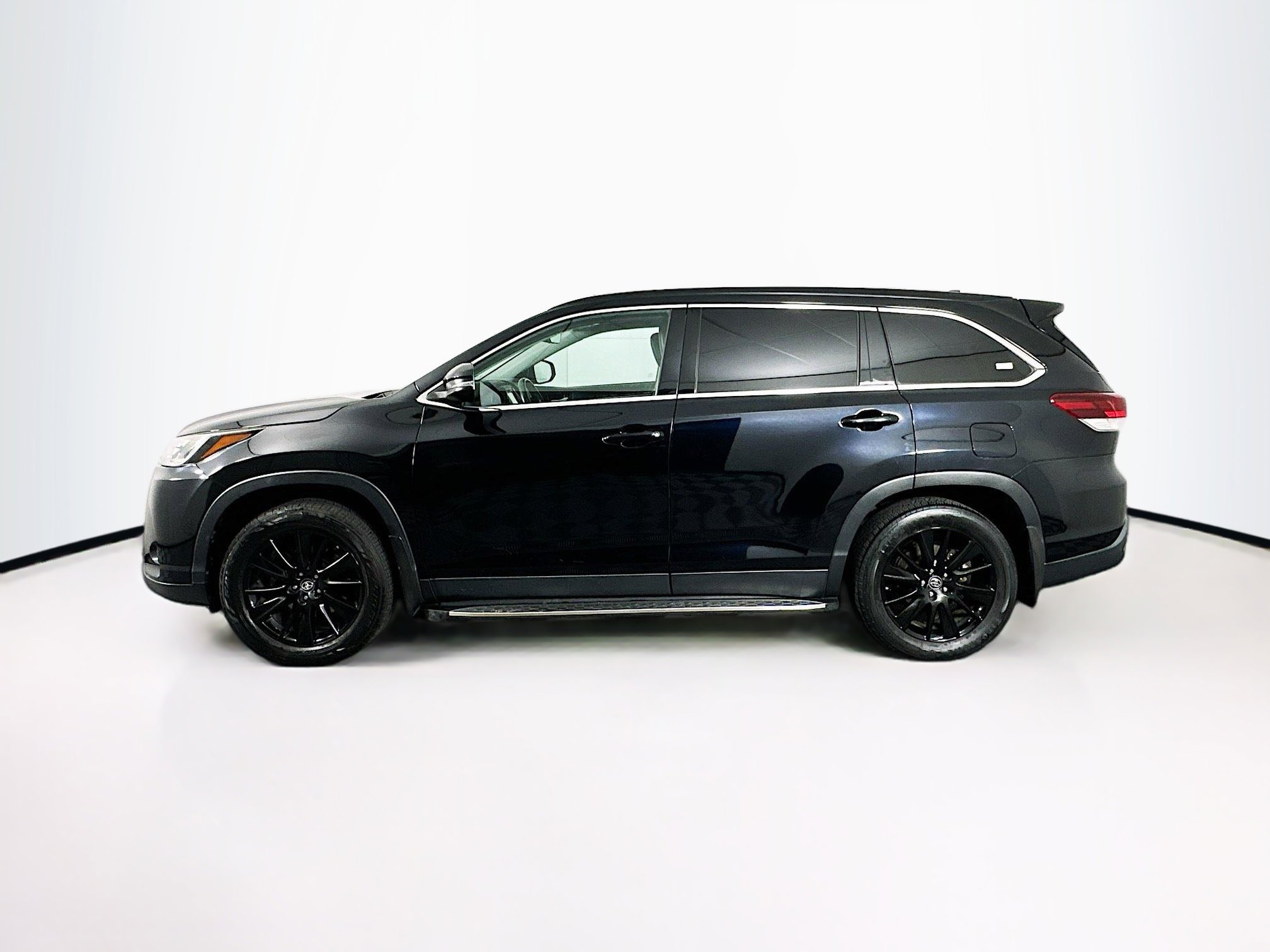 Used 2019 Toyota Highlander SE image 4
